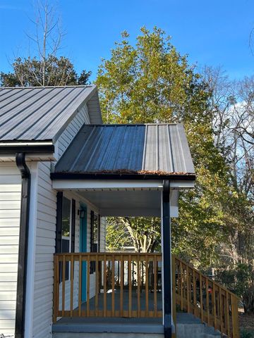 134 Simpson Avenue, Woodruff, SC 29388