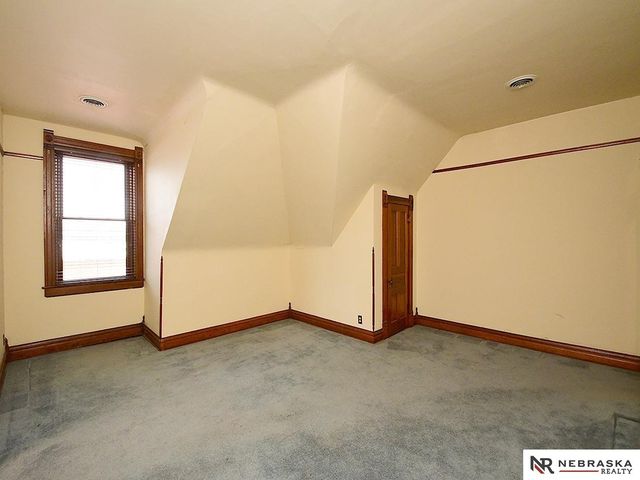 3825 South 25th Street, Omaha, NE 68107