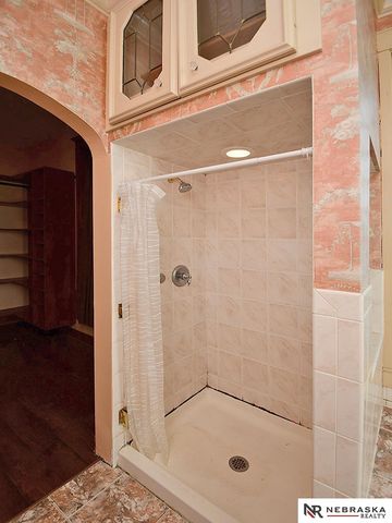 3825 South 25th Street, Omaha, NE 68107