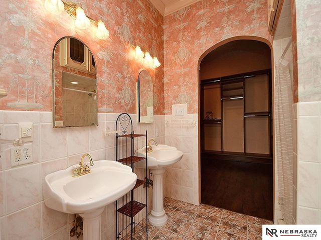 3825 South 25th Street, Omaha, NE 68107