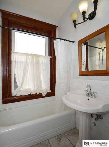 3825 South 25th Street, Omaha, NE 68107