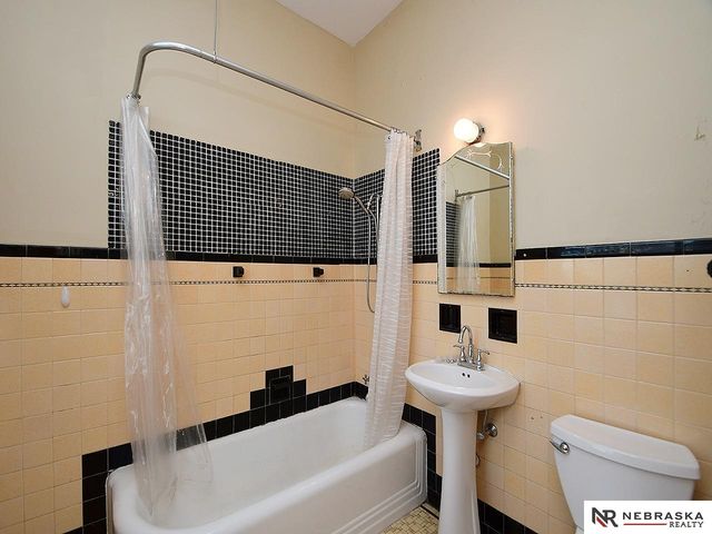 3825 South 25th Street, Omaha, NE 68107