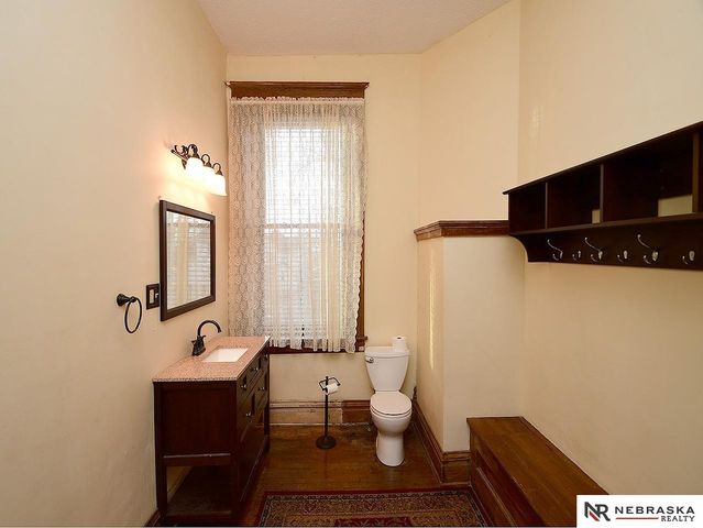 3825 South 25th Street, Omaha, NE 68107