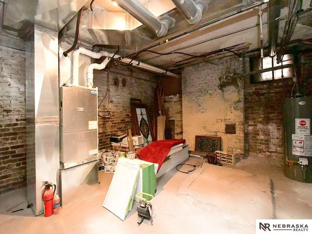 3825 South 25th Street, Omaha, NE 68107