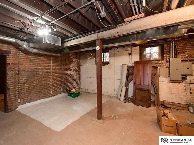 3825 South 25th Street, Omaha, NE 68107