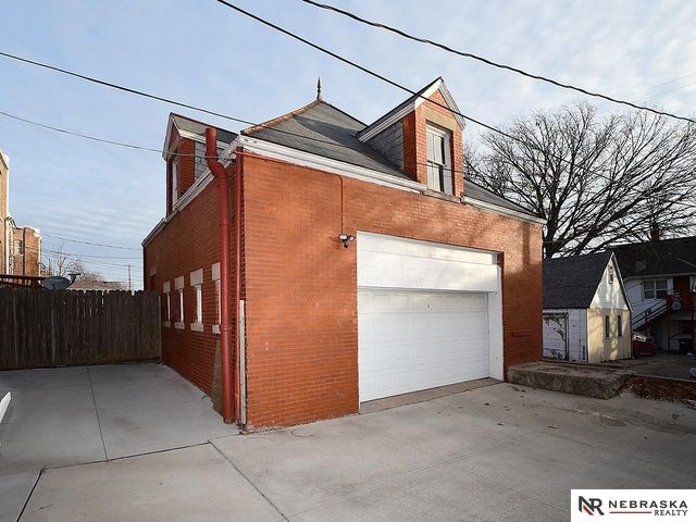 3825 South 25th Street, Omaha, NE 68107