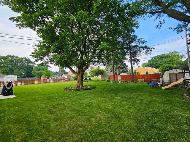 155 S MCLEAN Boulevard, Elgin, IL 60123