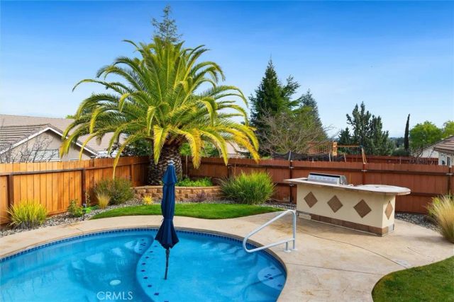 795 Angus Street, Paso Robles, CA 93446