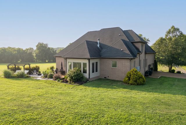 120 Wartrace Creek Rd, Wartrace, TN 37183