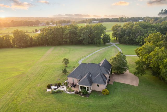 120 Wartrace Creek Rd, Wartrace, TN 37183