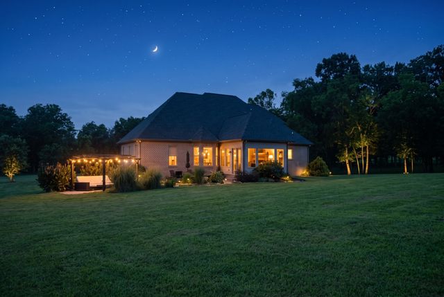 120 Wartrace Creek Rd, Wartrace, TN 37183