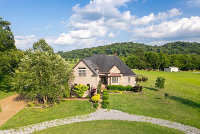 120 Wartrace Creek Rd, Wartrace, TN 37183