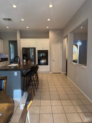 5011 Pelican Hill Drive, Bakersfield, CA 93312