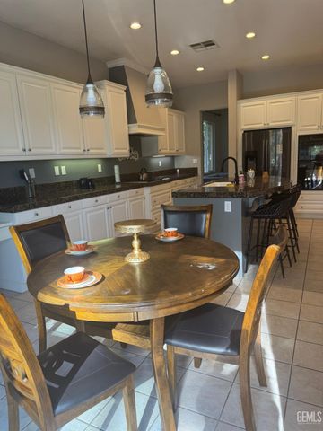 5011 Pelican Hill Drive, Bakersfield, CA 93312