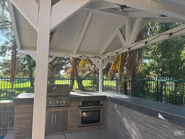 5011 Pelican Hill Drive, Bakersfield, CA 93312