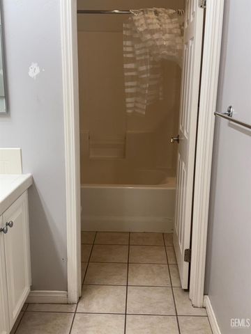 5011 Pelican Hill Drive, Bakersfield, CA 93312