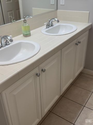 5011 Pelican Hill Drive, Bakersfield, CA 93312