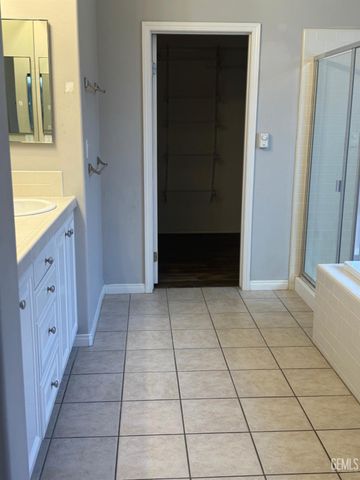 5011 Pelican Hill Drive, Bakersfield, CA 93312