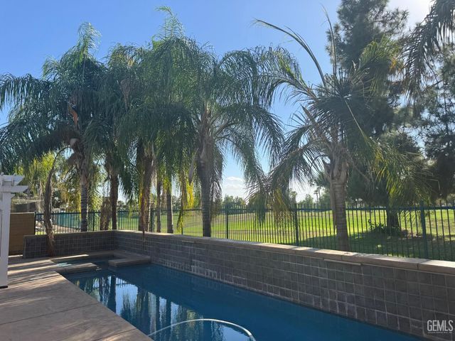 5011 Pelican Hill Drive, Bakersfield, CA 93312