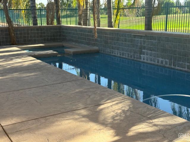 5011 Pelican Hill Drive, Bakersfield, CA 93312