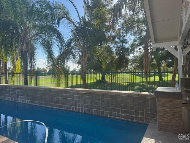 5011 Pelican Hill Drive, Bakersfield, CA 93312