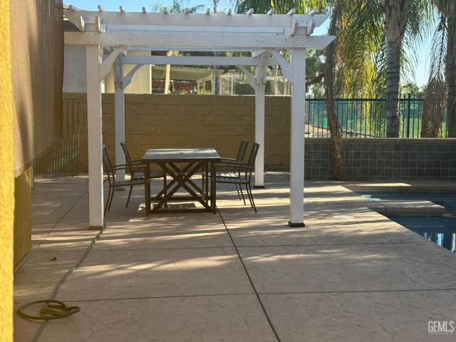 5011 Pelican Hill Drive, Bakersfield, CA 93312