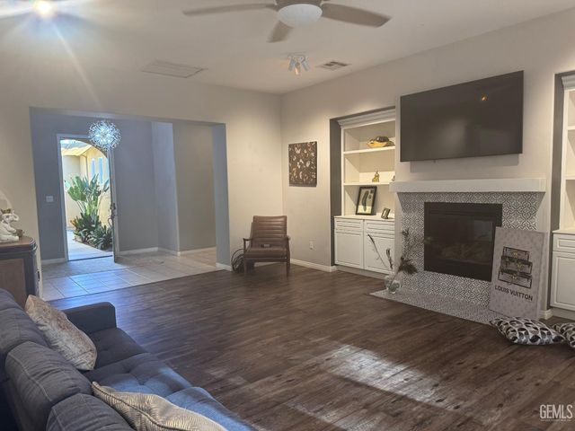 5011 Pelican Hill Drive, Bakersfield, CA 93312