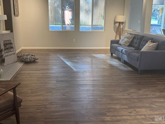 5011 Pelican Hill Drive, Bakersfield, CA 93312