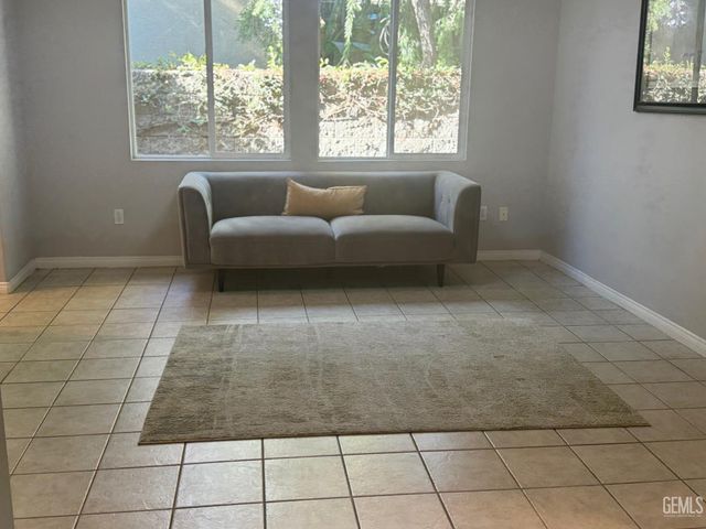 5011 Pelican Hill Drive, Bakersfield, CA 93312