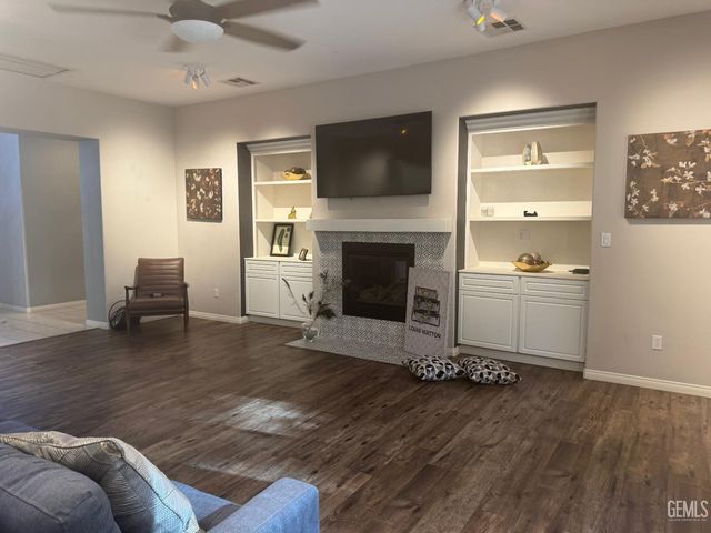 5011 Pelican Hill Drive, Bakersfield, CA 93312