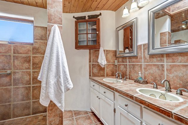 250 Moongate Road, Corrales, NM 87048