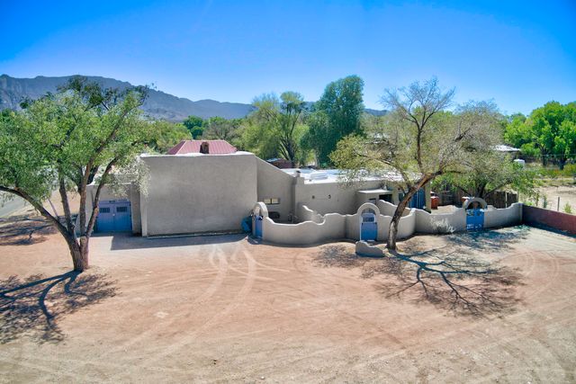 250 Moongate Road, Corrales, NM 87048