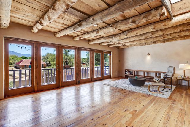 250 Moongate Road, Corrales, NM 87048