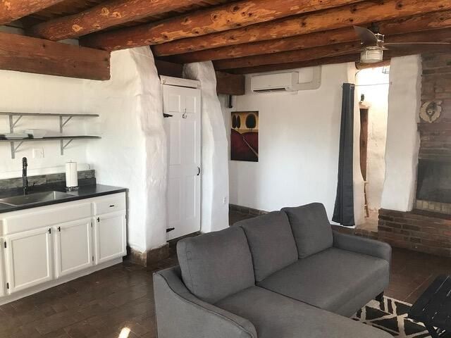 250 Moongate Road, Corrales, NM 87048