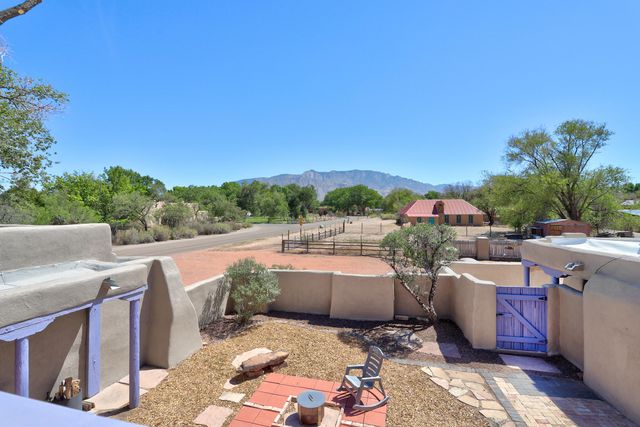 250 Moongate Road, Corrales, NM 87048