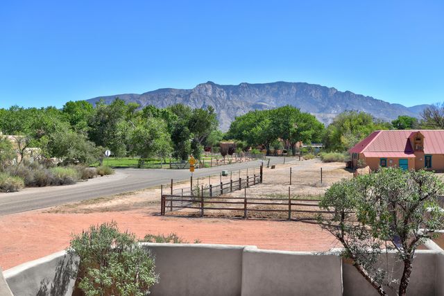 250 Moongate Road, Corrales, NM 87048