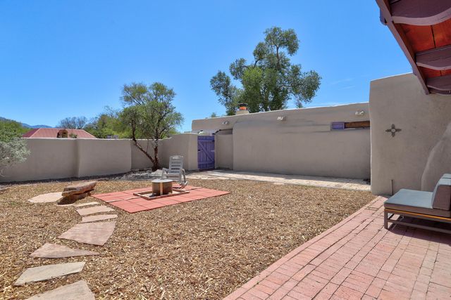 250 Moongate Road, Corrales, NM 87048