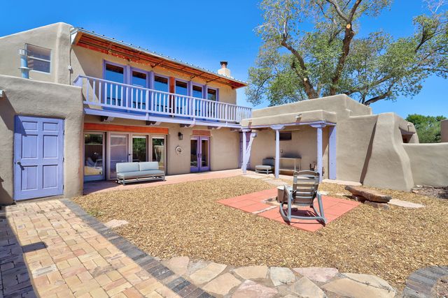 250 Moongate Road, Corrales, NM 87048