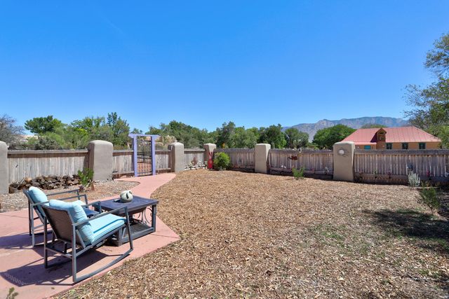 250 Moongate Road, Corrales, NM 87048