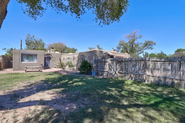250 Moongate Road, Corrales, NM 87048