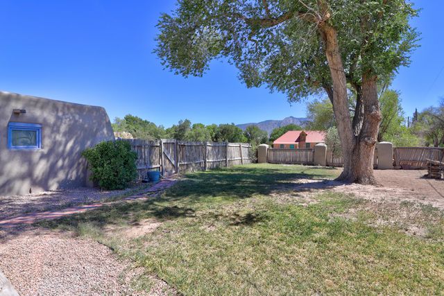 250 Moongate Road, Corrales, NM 87048