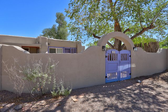 250 Moongate Road, Corrales, NM 87048