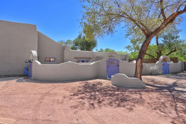 250 Moongate Road, Corrales, NM 87048