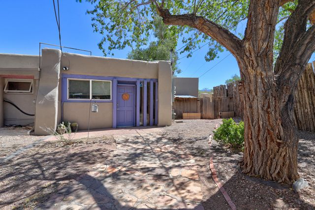 250 Moongate Road, Corrales, NM 87048