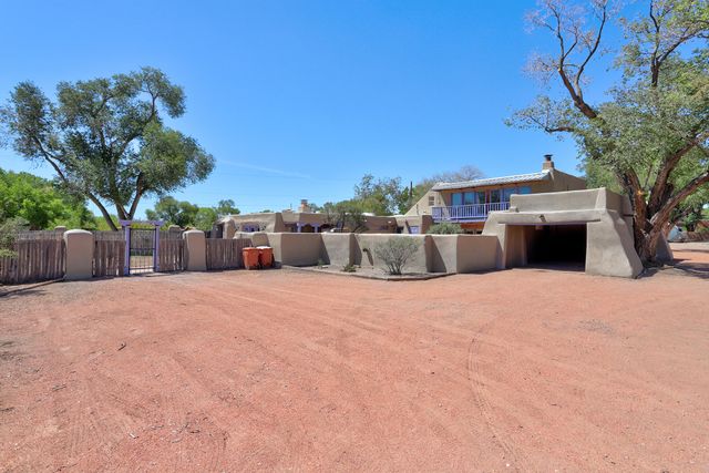 250 Moongate Road, Corrales, NM 87048