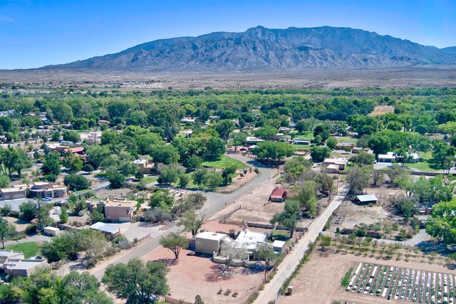 250 Moongate Road, Corrales, NM 87048