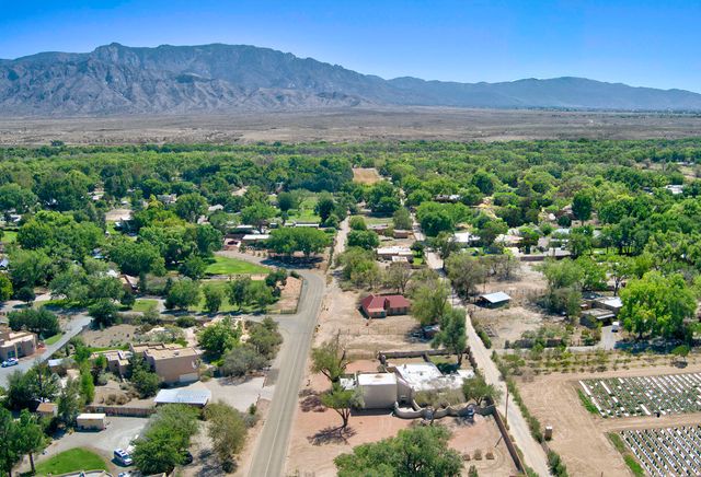 250 Moongate Road, Corrales, NM 87048