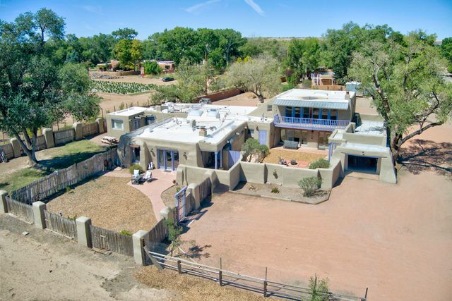 250 Moongate Road, Corrales, NM 87048