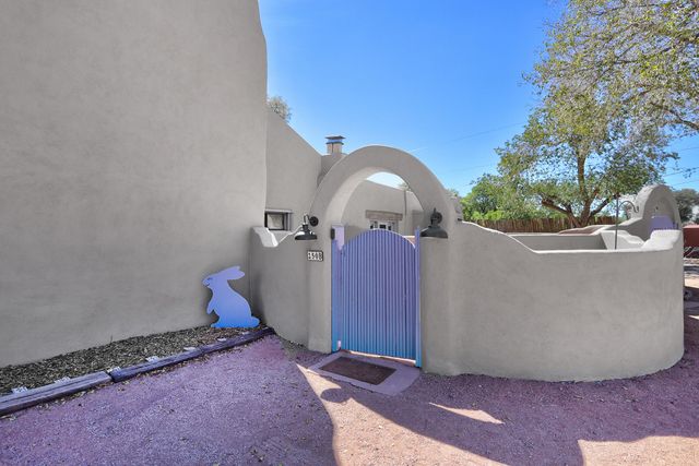 250 Moongate Road, Corrales, NM 87048