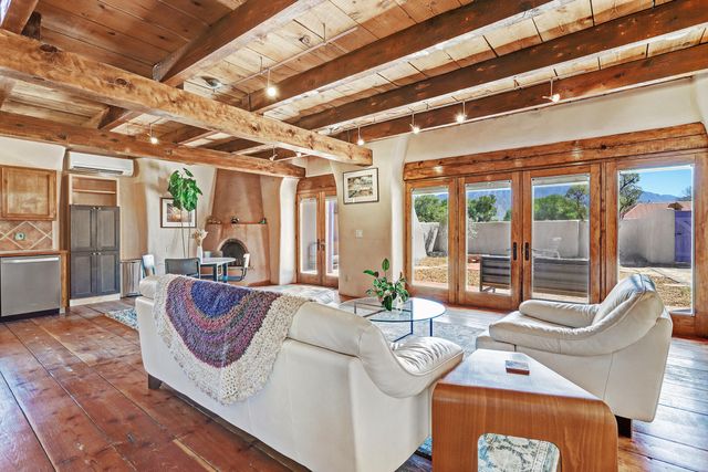 250 Moongate Road, Corrales, NM 87048
